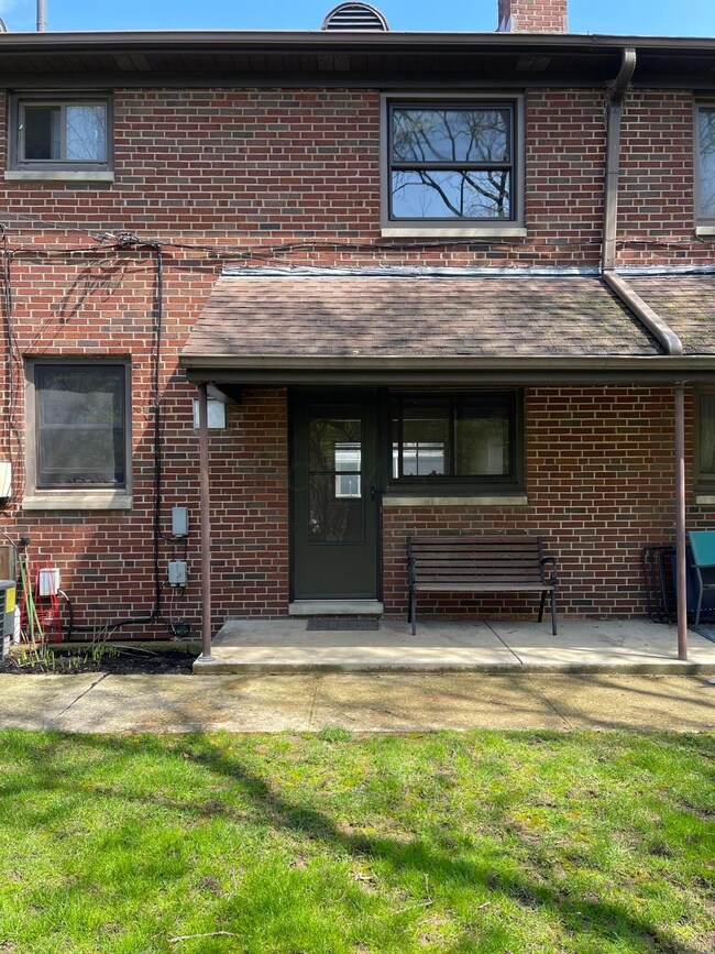 4069 Indianola Ave unit 2C, Columbus, OH 43214 - photo 2