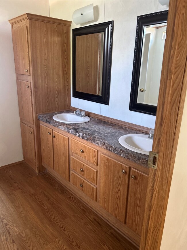 706 N Pine Hill St, Pinehurst, TX 77362 - photo 2