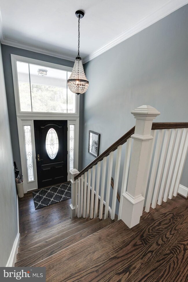 9119 Hamilton Dr, Fairfax, VA 22031 - photo 2