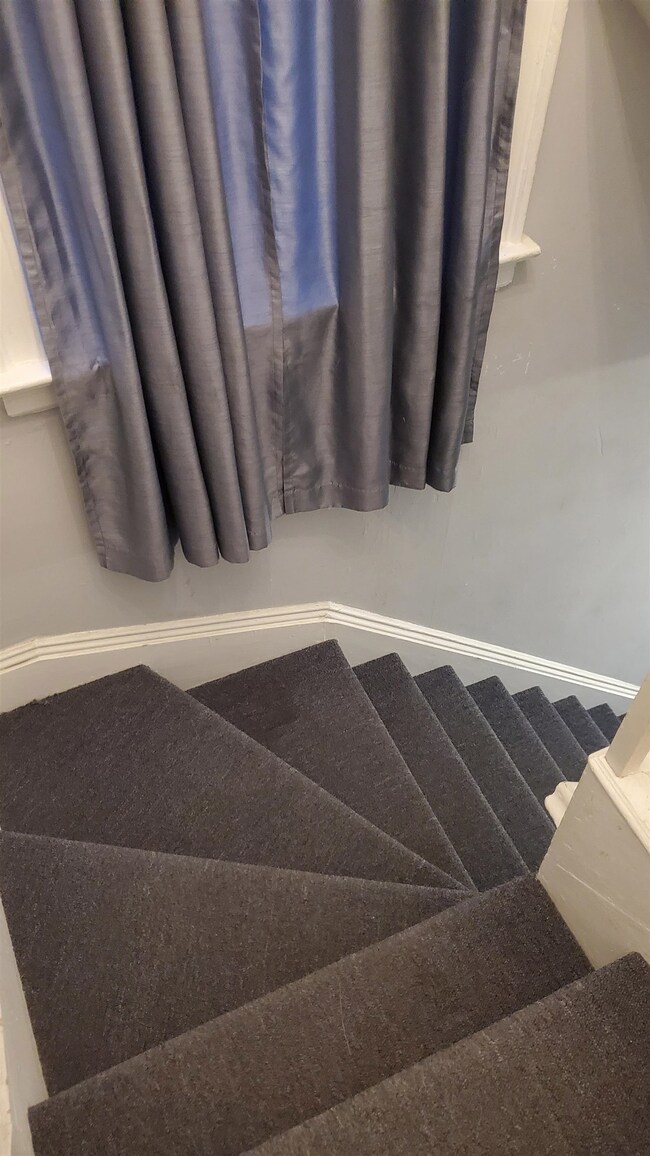 33 Broadman Pkwy unit 2, Jersey City, NJ 07305 - photo 3