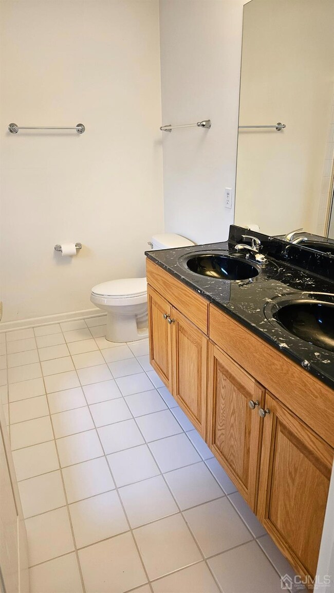 208 Alder Ct unit 208, New Brunswick, NJ 08901 - photo 4