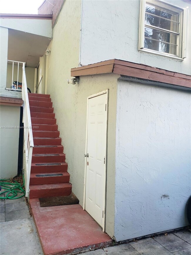 15401 SW 81st Cir Ln unit 14, Miami, FL 33193 - photo 6