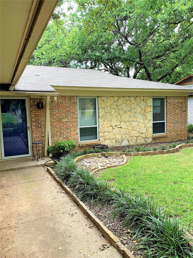2010 Westwood Dr, Denton, TX 76205 - photo 3