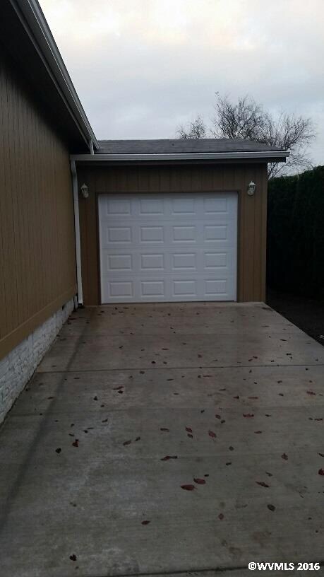 Attached 1 car garage with garage door opener