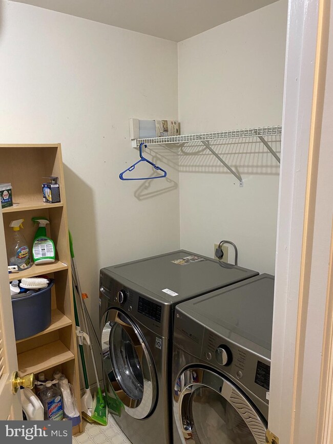 13162 Diamond Mill Dr, Herndon, VA 20171 - photo 5