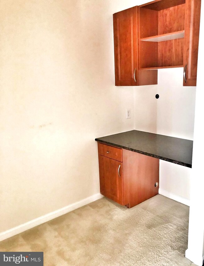 12925 Centre Park Cir unit 301, Herndon, VA 20171 - photo 4