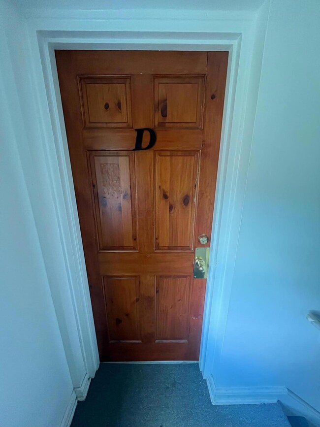 39 N Hampton Rd unit D, Columbus, OH 43213 - photo 2