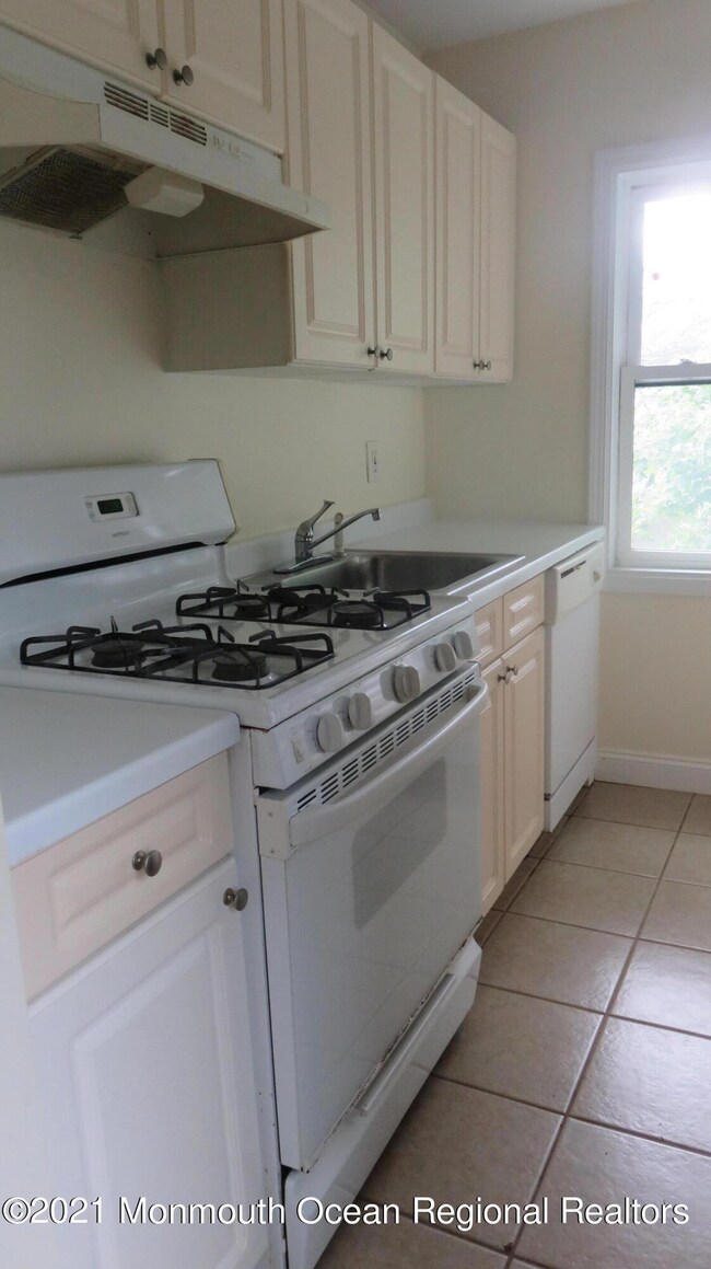 31 Cedar Ave unit 24, Long Branch, NJ 07740 - photo 5