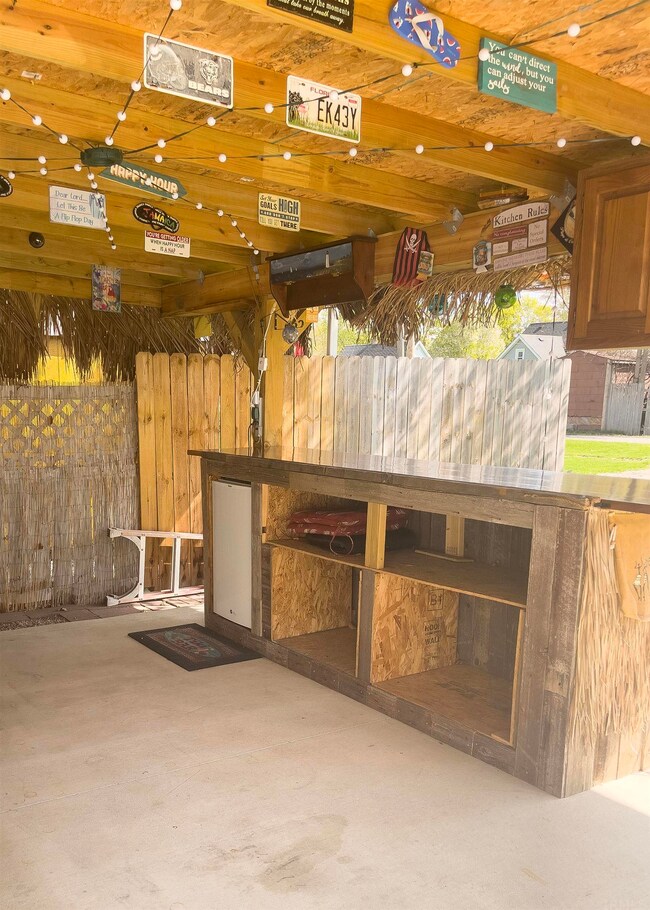 1428 Dallas St, Auburn, IN 46706 - photo 2