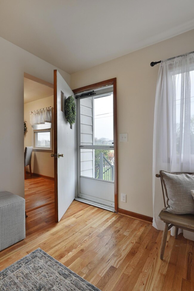 645 Morse Rd, Columbus, OH 43214 - photo 4