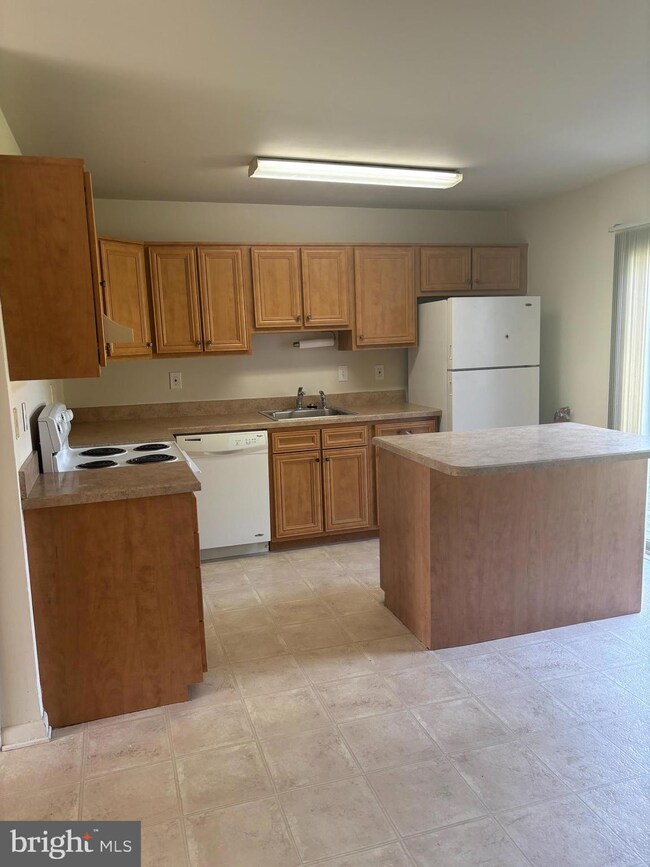 108 Brent Ct, West Deptford, NJ 08086 - photo 3