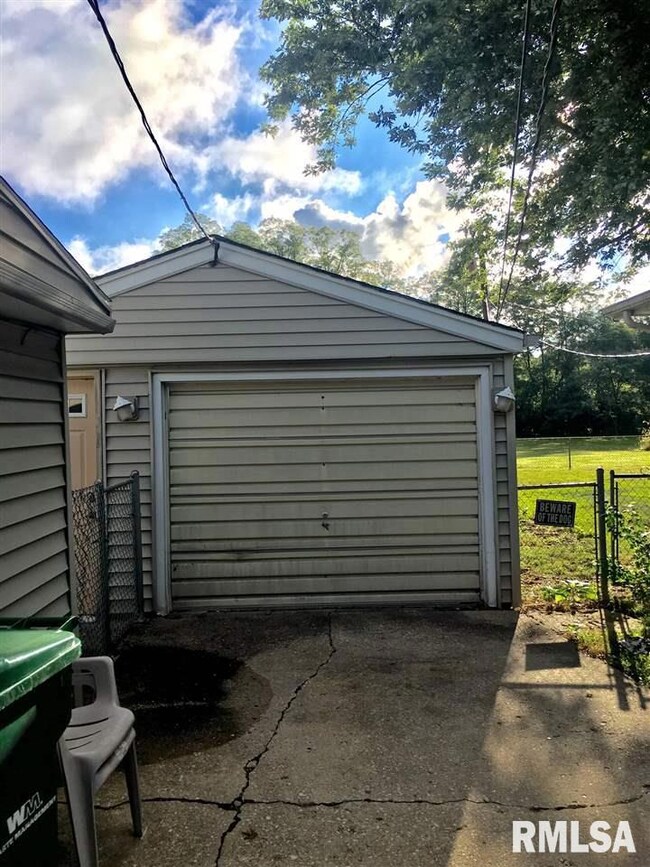 3424 Moorgate Dr, Springfield, IL 62703 - photo 2