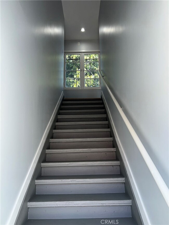 531 W 56th St unit 1/2, Los Angeles, CA 90037 - photo 2