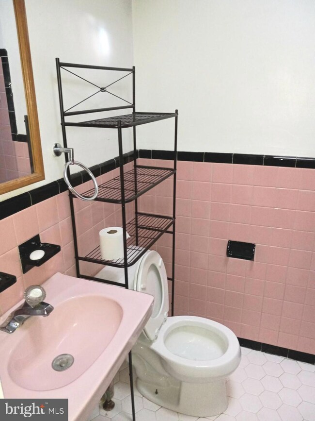 1165 Oakwood Dr, Glenolden, PA 19036 - photo 7