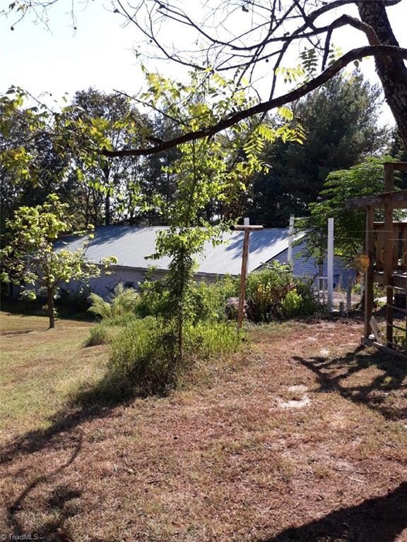 1439 Jackson Lake Rd, High Point, NC 27263 - photo 7