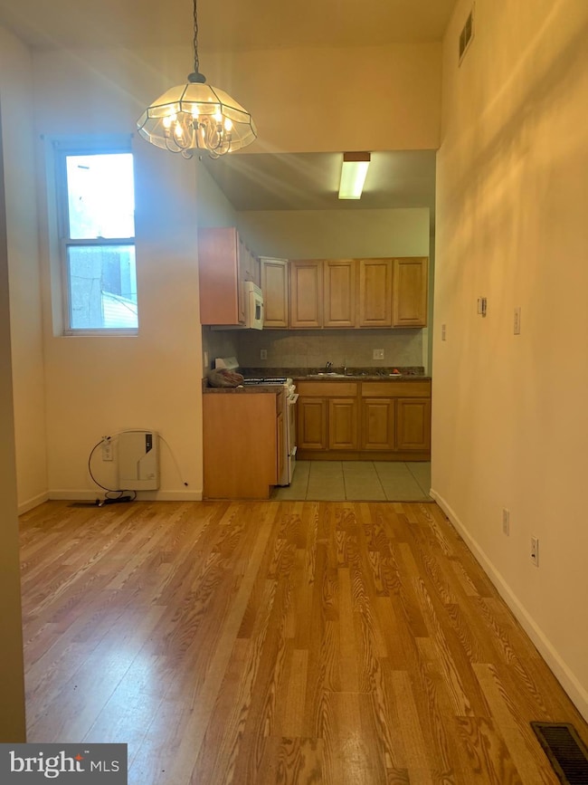 1540 N 18th St, Philadelphia, PA 19121 - photo 2