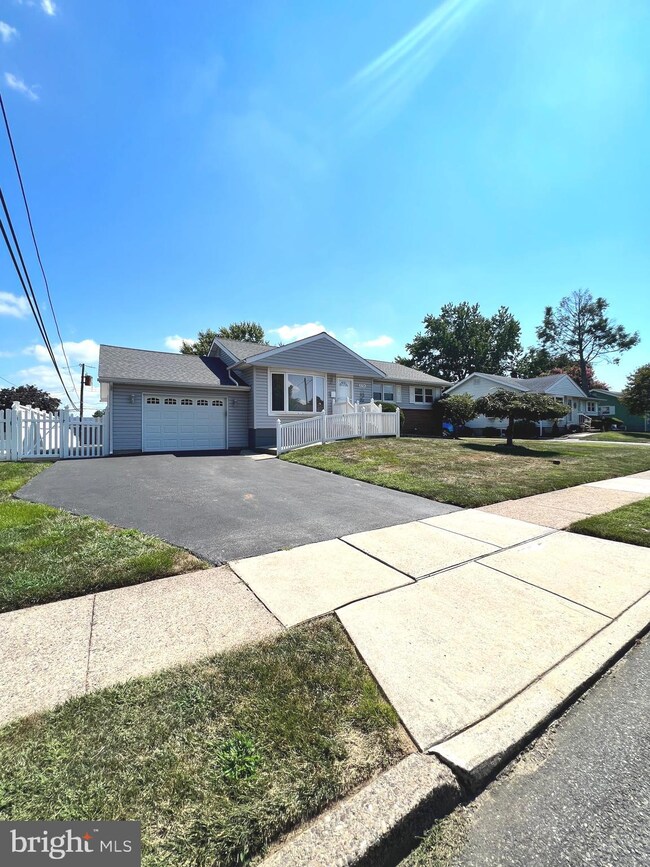 3754 Donegal Ln, Brookhaven, PA 19015 - photo 4