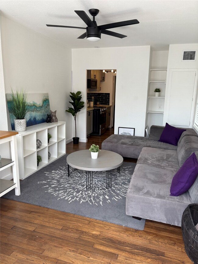 415 Fairview St unit 3, Houston, TX 77006 - photo 4