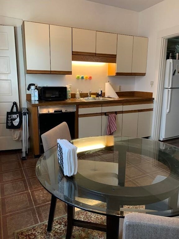 96 Winthrop Rd unit 2, Brookline, MA 02445 - photo 4