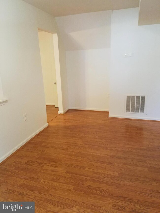 6809 Central Hills Ct, Hyattsville, MD 20785 - photo 7