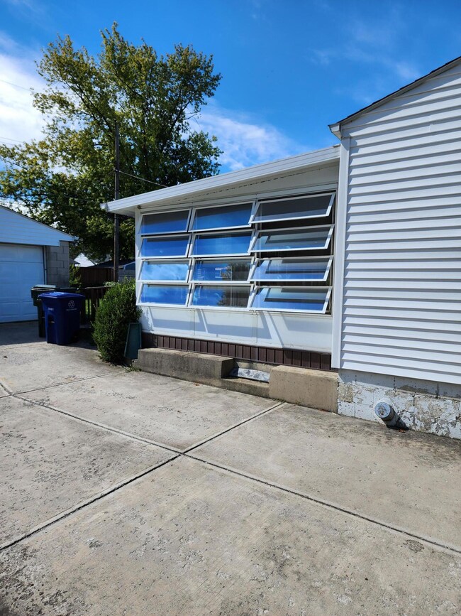 3977 Lynward Rd, Columbus, OH 43228 - photo 6