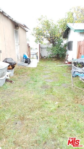 Anzac Side Yard