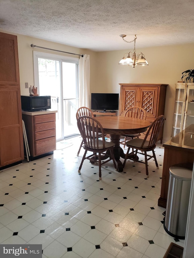 10934 Huntington Woods Cir, Fredericksburg, VA 22407 - photo 5