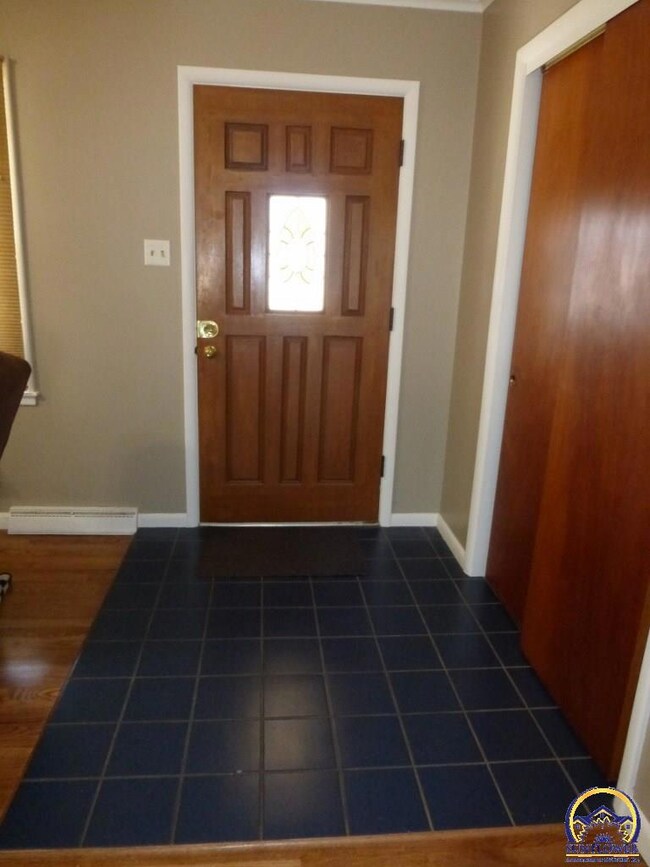 3224 SW Dorr St, Topeka, KS 66604 - photo 4