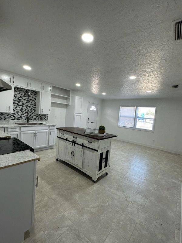 Open Kitchen / Dining 