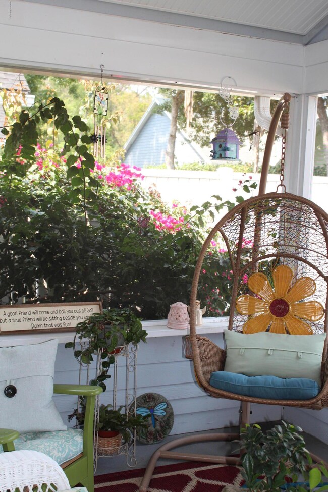 Screened Porch 2