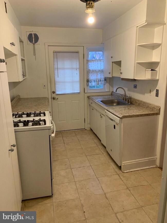 8109 Pleasant Plains Rd, Towson, MD 21286 - photo 6