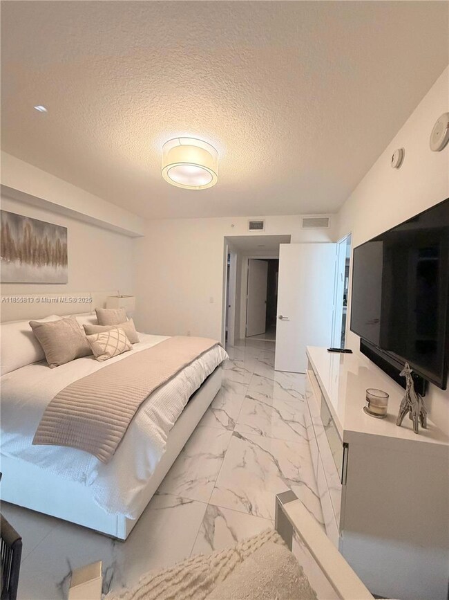 Parque Towers at St. Tropez unit 4-1206, Sunny Isles Beach, FL 33160 - photo 4