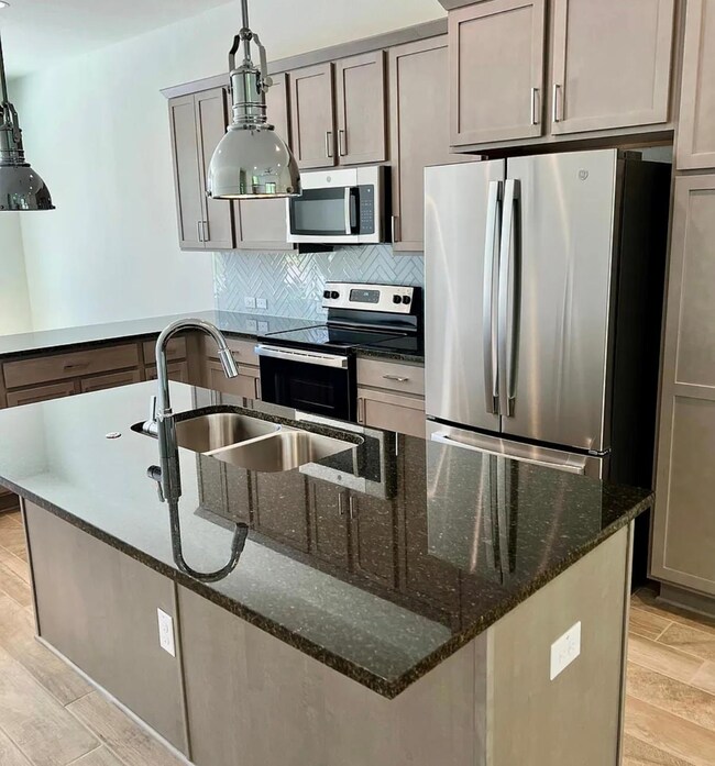 Kitchen with stainless steel appliances, backspla