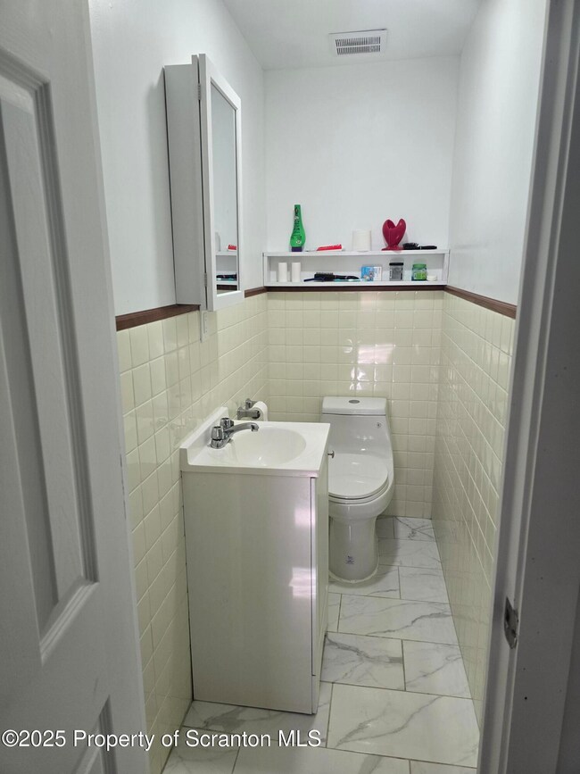 208 N Bromley Ave, Scranton, PA 18504 - photo 4