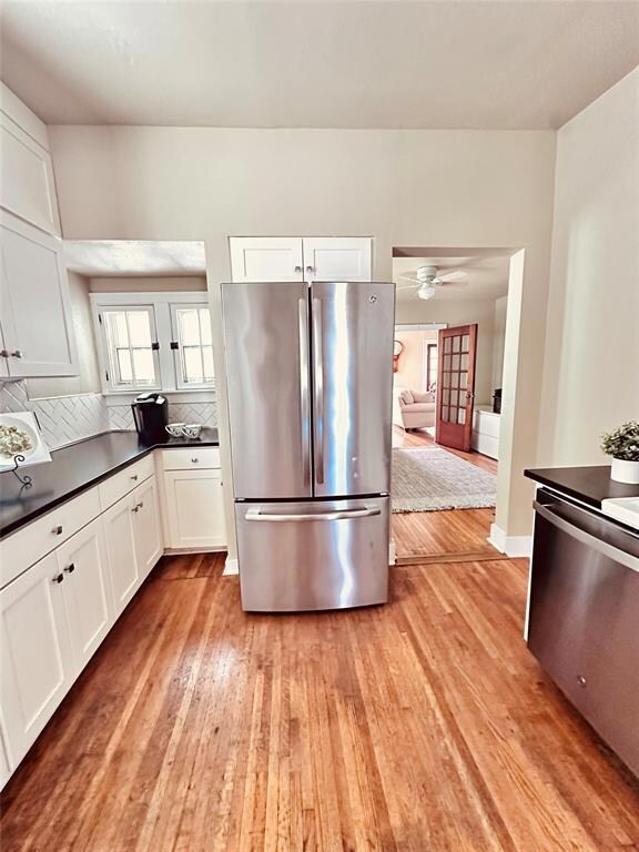Stainless steel kitchen appliances, Stone countert