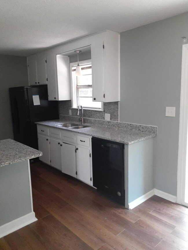 207 Forrest Pkwy, Crestview, FL 32539 - photo 3