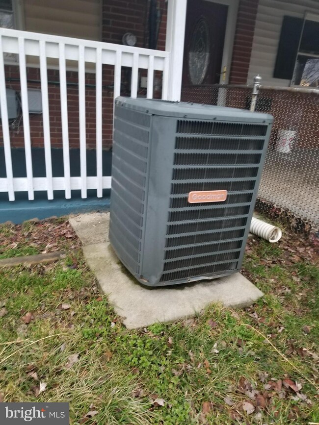 3113 Aspen Ct, Halethorpe, MD 21227 - photo 5