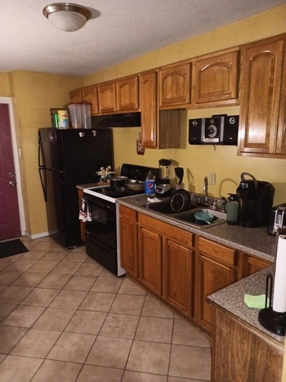 73 Newton St, Holyoke, MA 01040 - photo 2