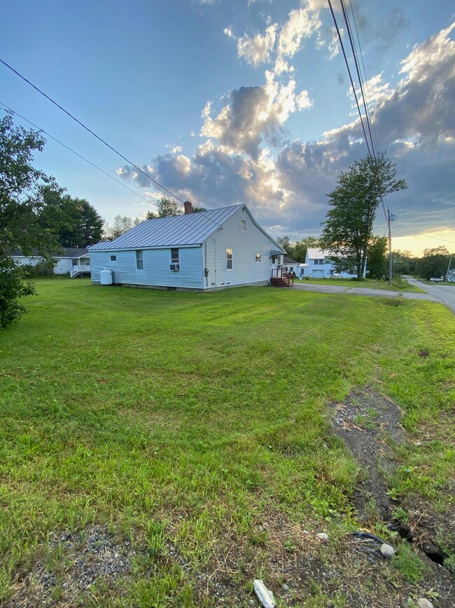 21 Pooler Ave, Skowhegan, ME 04976 - photo 3