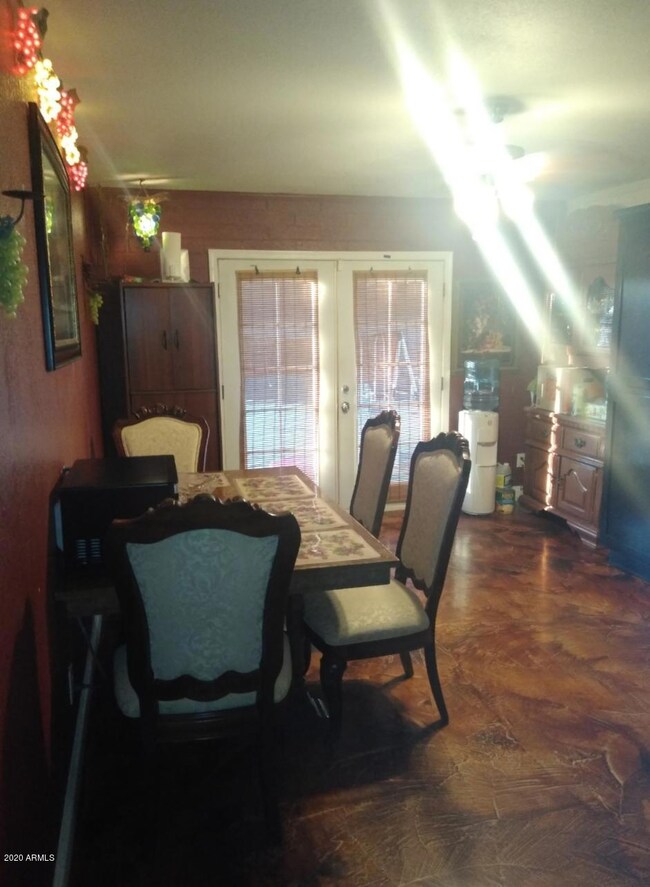 Eat-in kitchen