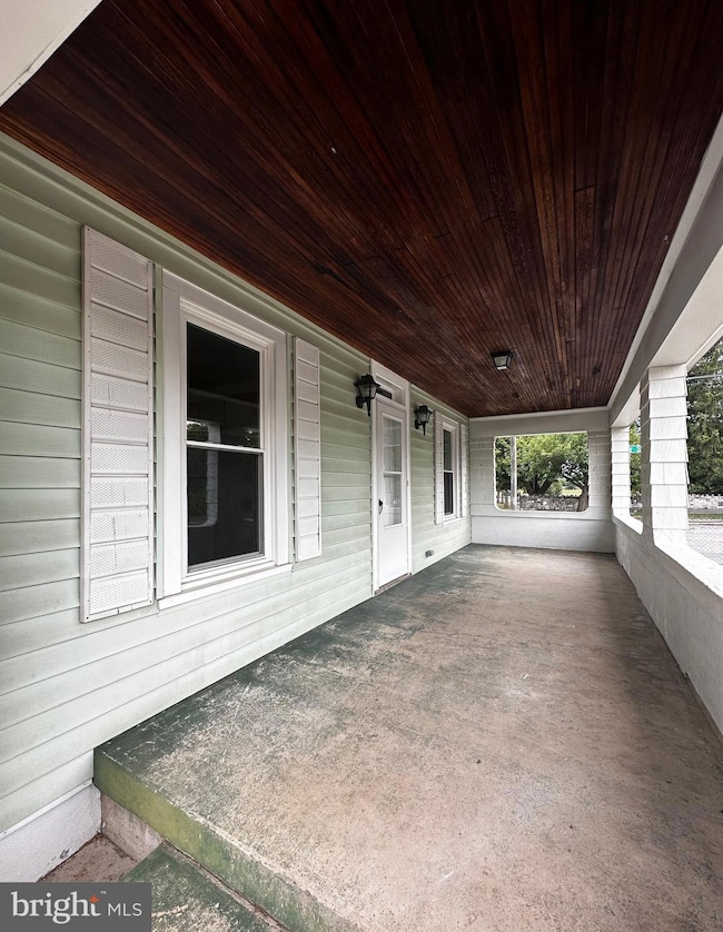 121 N Mont Valla Ave, Hagerstown, MD 21740 - photo 5