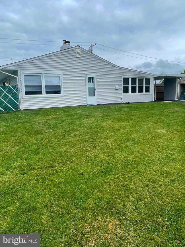 344 Blue Ridge Dr, Levittown, PA 19057 - photo 2