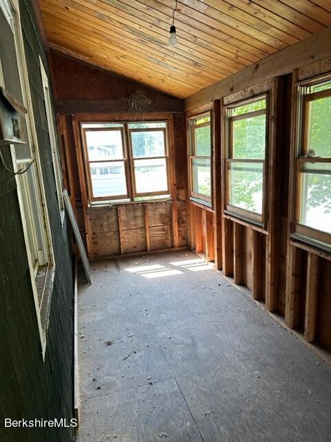 66 Columbia Enclosed FRont Porch