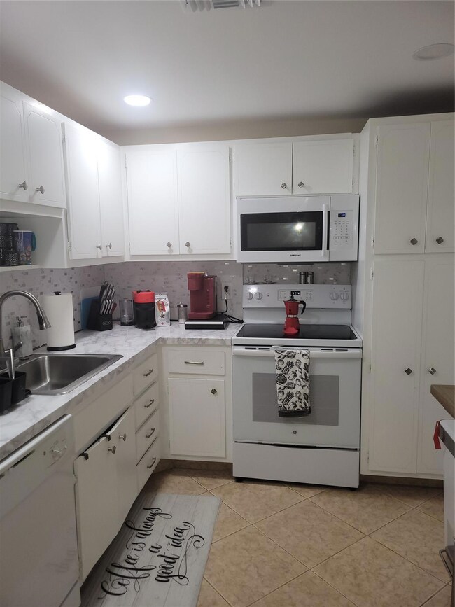 The Hemispheres unit 9B, Hallandale Beach, FL 33009 - photo 2