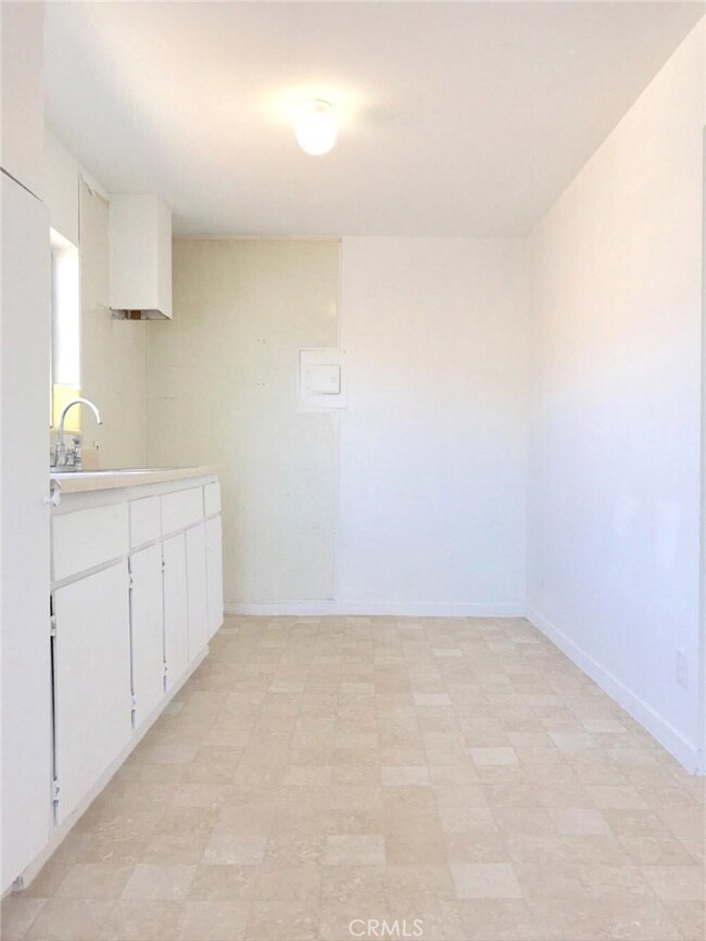11708 Parmelee Ave, Los Angeles, CA 90059 - photo 6