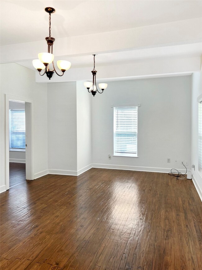 917 W Lang St, Alvin, TX 77511 - photo 6