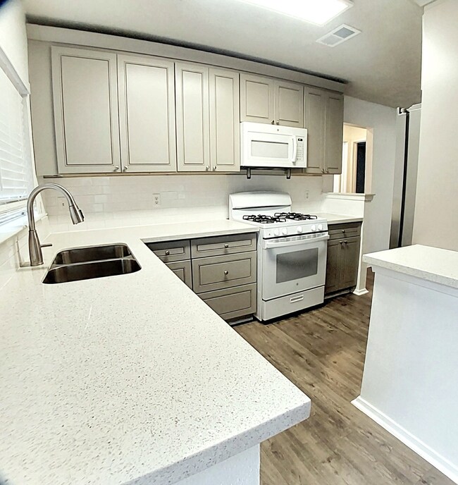 1912 Pine Dr, Rosenberg, TX 77471 - photo 7