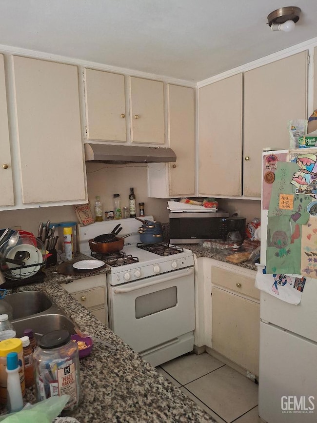 6021 Almendra Ave unit B, Bakersfield, CA 93309 - photo 4