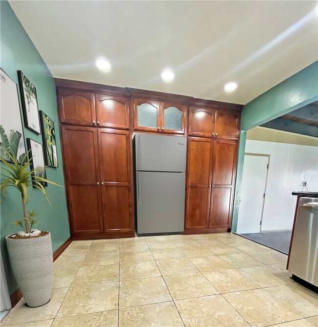 5733 Blackthorne Ave, Lakewood, CA 90712 - photo 2