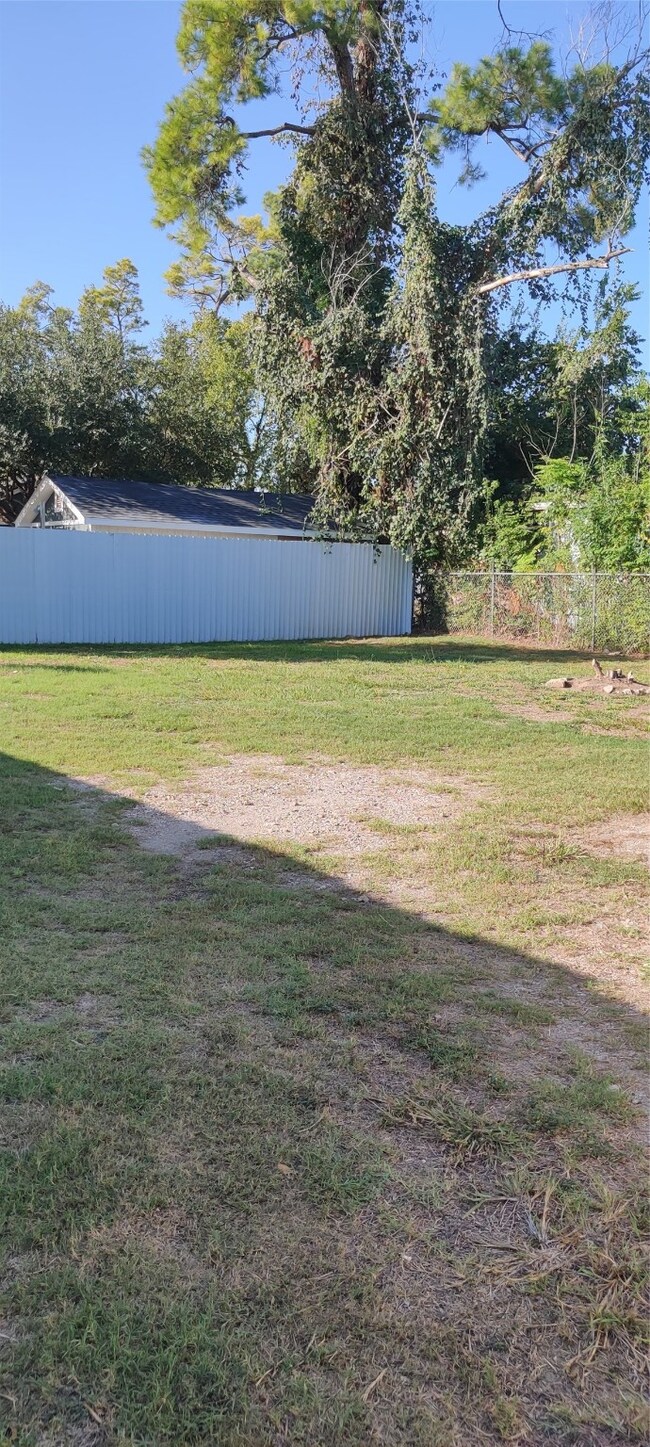 46 Berry Rd, Houston, TX 77022 - photo 4